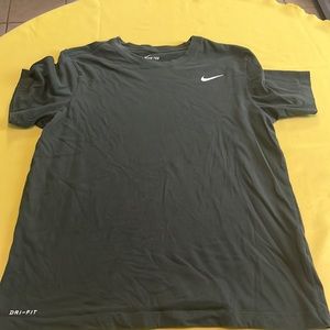 Men's size med Nike tshirt. Hunter Green